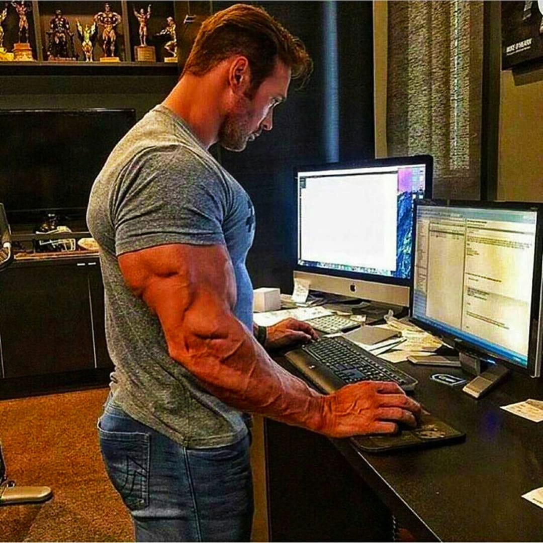 Ilustrasi Desainer Web Yang Tengah Melakukan Pekerjaannya