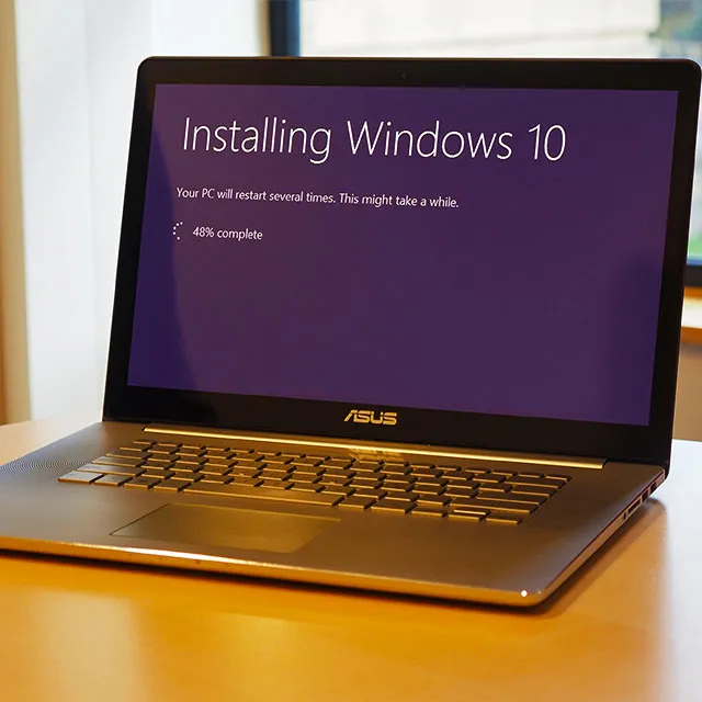 Ilustrasi Laptop Windows 10