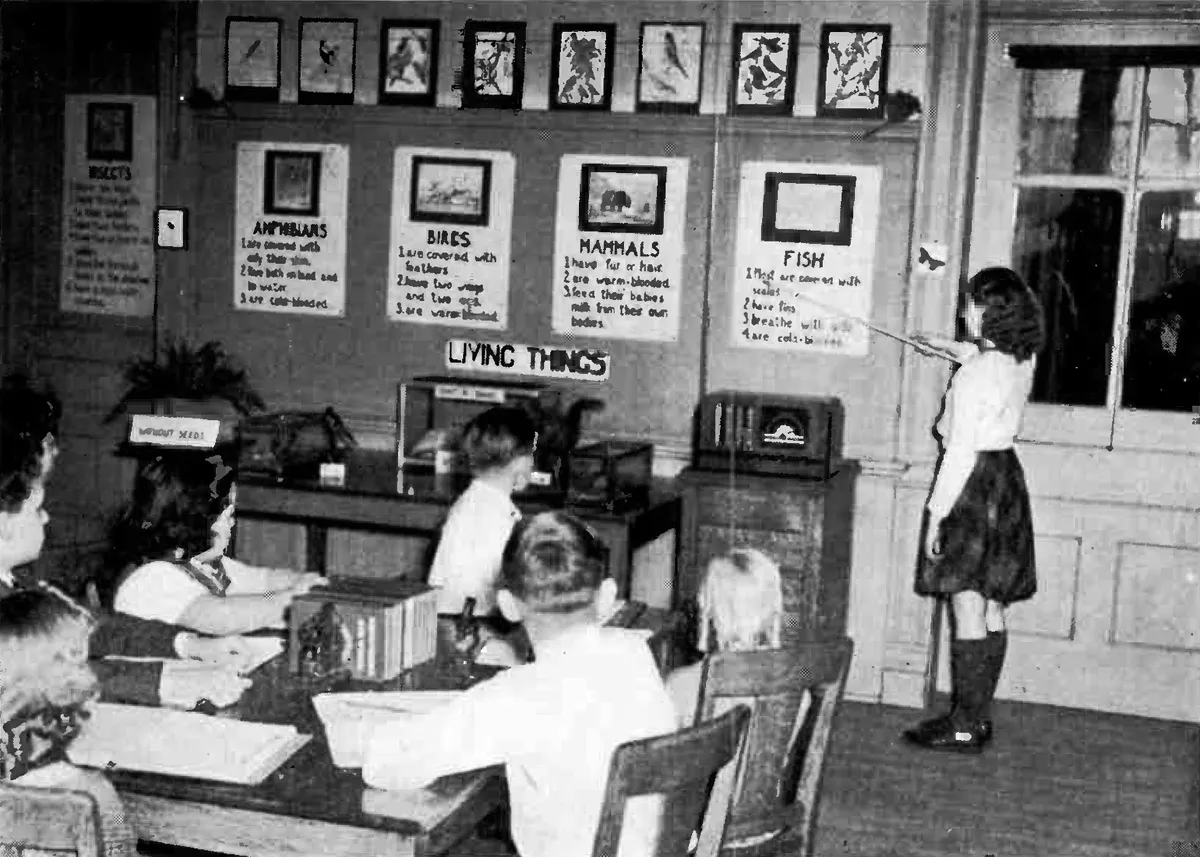 Kelas belajar dengan bantuan siaran radio