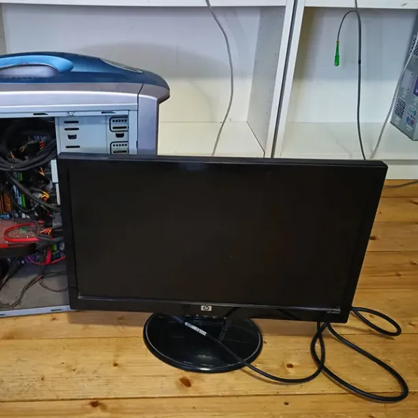 Ilustrasi Monitor Lama