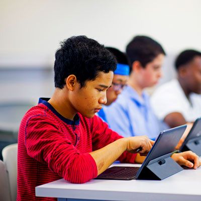 Ilustrasi Kursus Digital Online