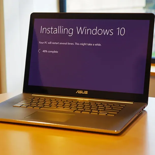 Ilustrasi Laptop Windows 10