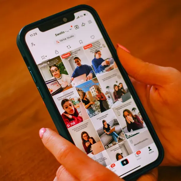 Ilustrasi Feed Media Sosial