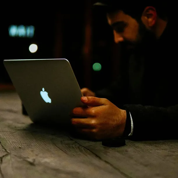 Ilustrasi Laptop Apple Macbook