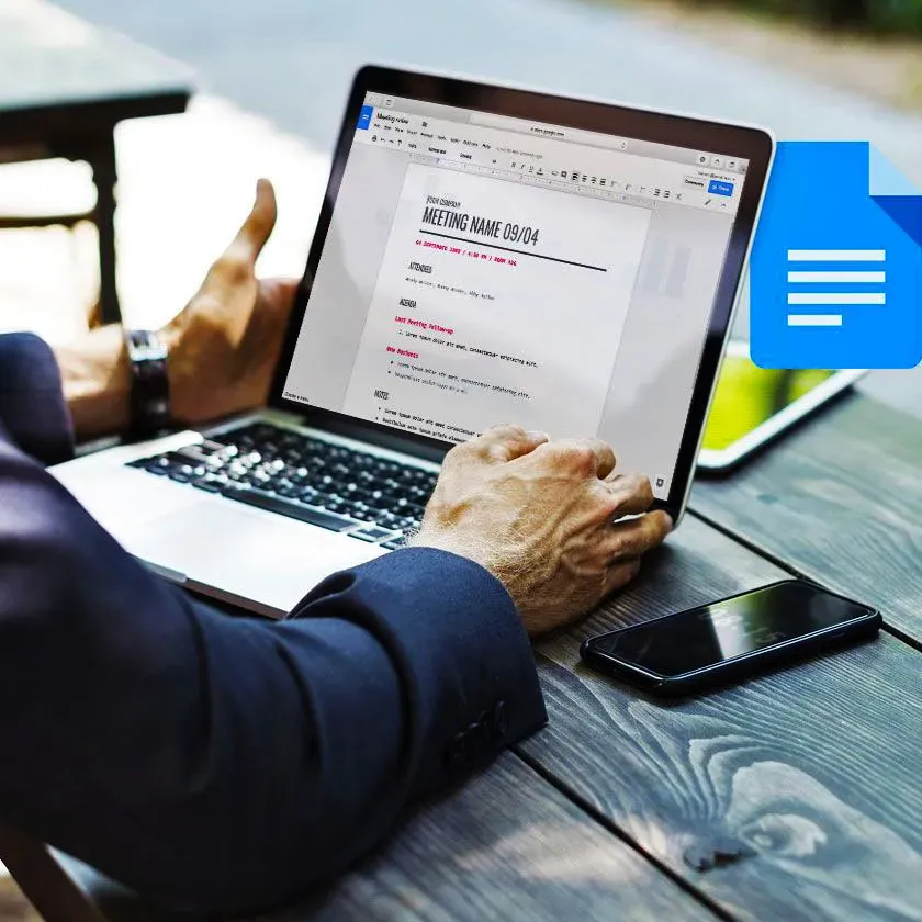 Ilustrasi Pria Yang Bekerja Menggunakan Google Docs